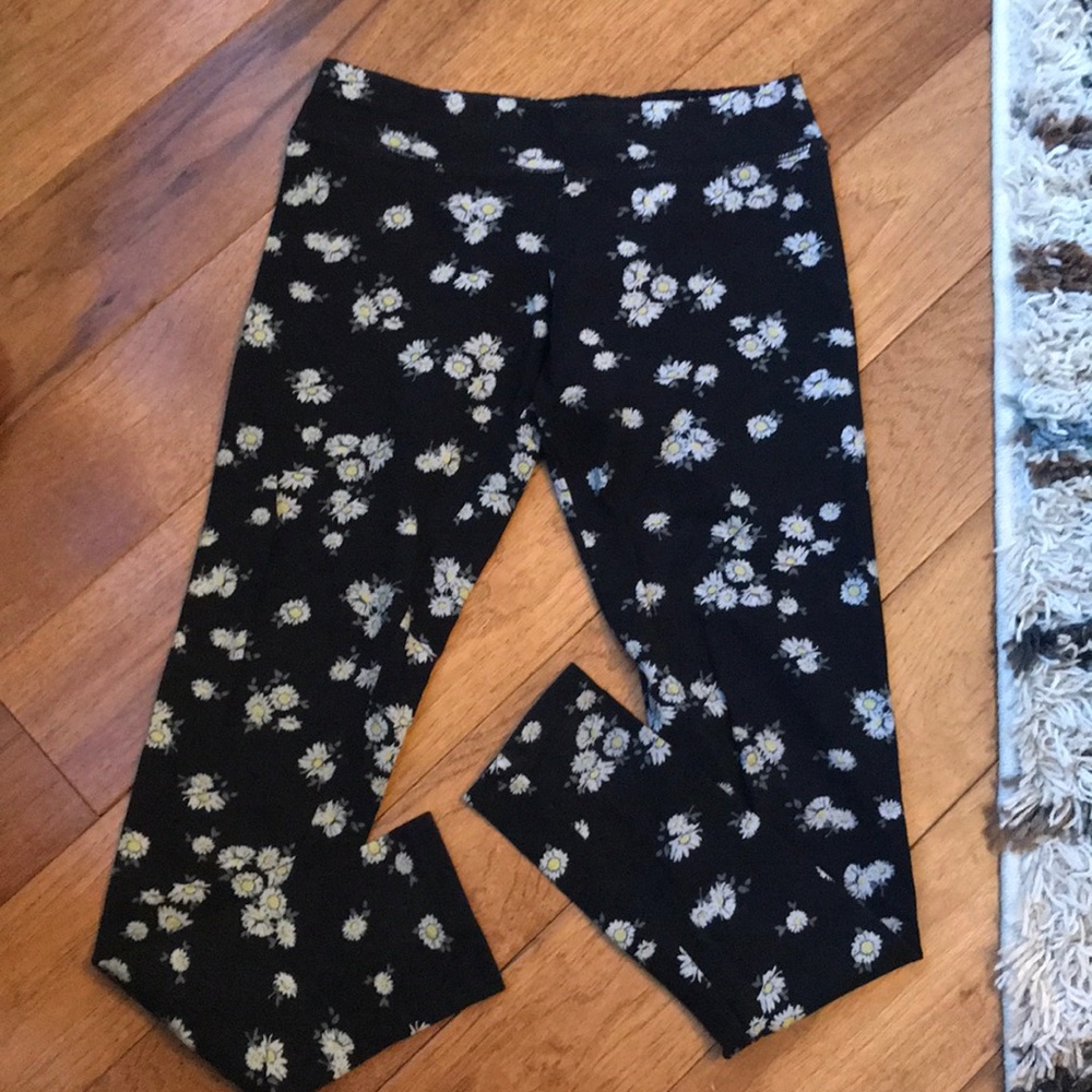 Flower leggings! Trendy